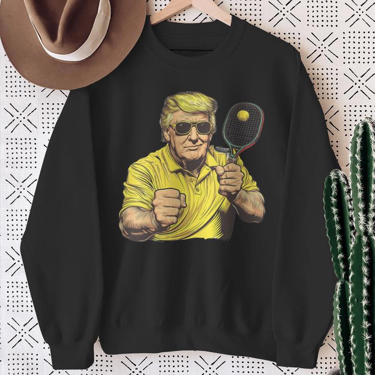 Damen Lustiges Trump-Spiel Pickleballatertag Papa Weihnachten Mit-Ausschnitt Sweatshirt Geschenke für alte Frauen