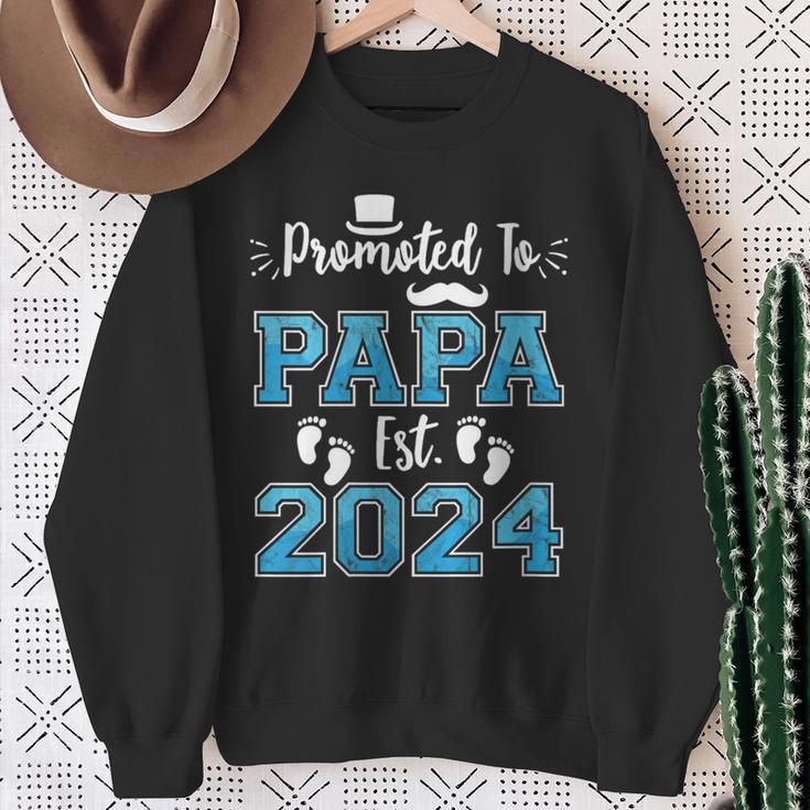 Damen New Dad Promoted To Papa Est 2024 Schwangerschaftsankündigung Mit-Ausschnitt Sweatshirt Geschenke für alte Frauen