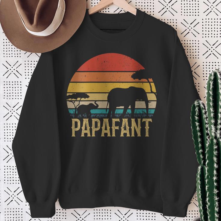 Damen Papafant Papa Elefant Retrointage Sunsetatertag Savanne Mit-Ausschnitt Sweatshirt Geschenke für alte Frauen