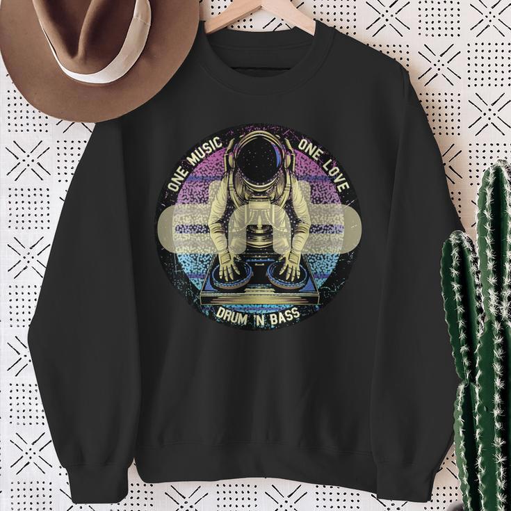 Drum And Bass Fan Item Dj Astronaut Version Sweatshirt Geschenke für alte Frauen