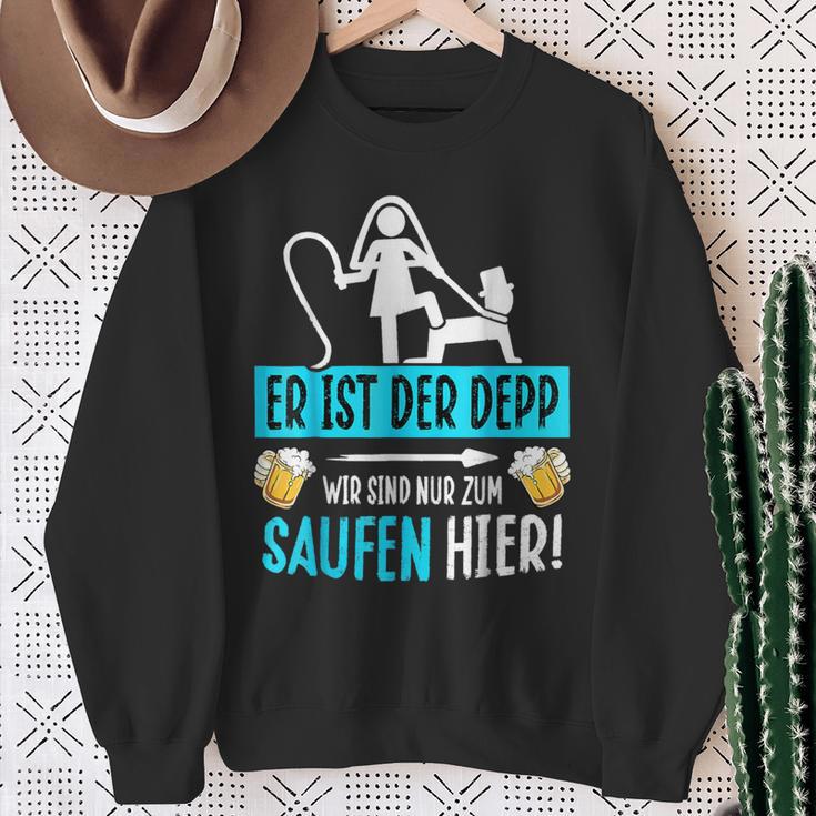 Er Ist Der Depp Wir Sind Nur Zum Saufen Hier Sweatshirt Geschenke für alte Frauen