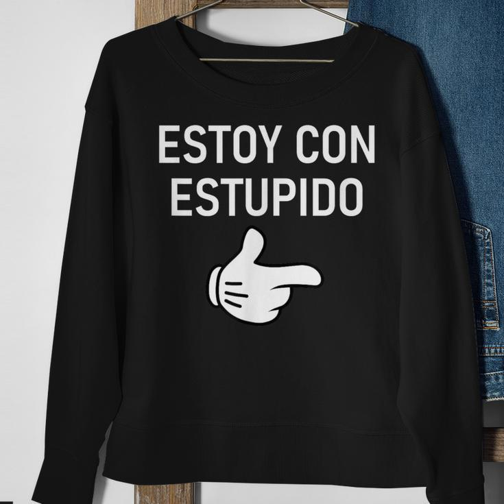 Estoy Con Estupido I'm With Stupid In Spanish Joke Sweatshirt Gifts for Old Women