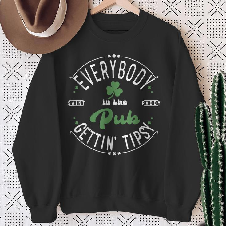Everybody In The Pub Getting Tipsy St Pattricks Day Sweatshirt Gifts for Old Women