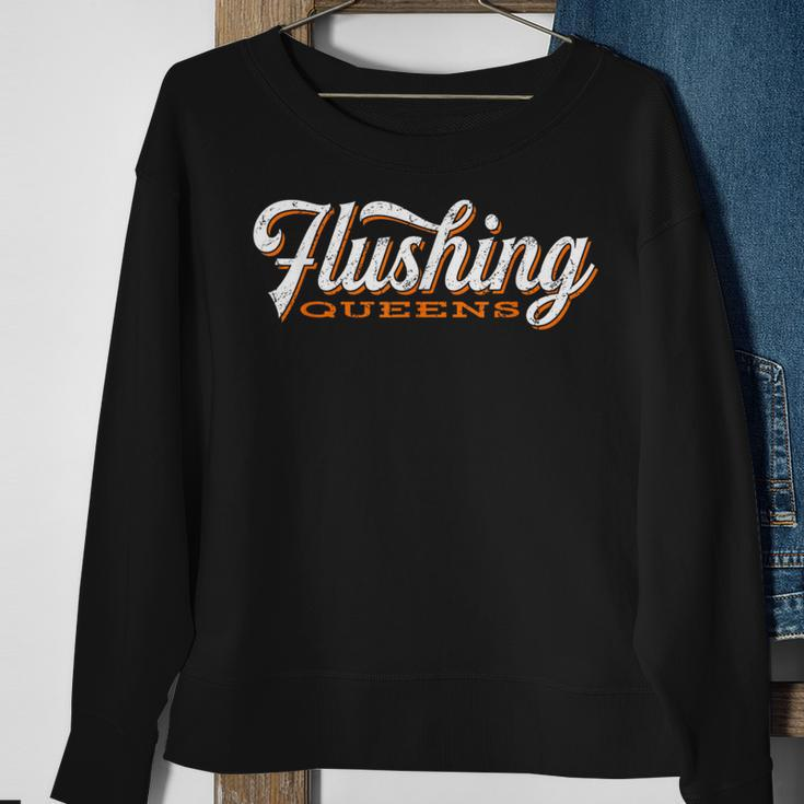 Flushing Queens Cool Retro Nyc Script Sweatshirt Gifts for Old Women