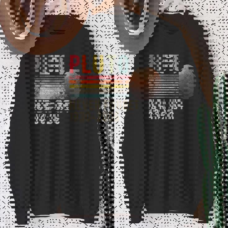 Never Forget Pluto Estilo Retro Divertido Espacio Divertido Ciencia Divertida Camisa de entrenamiento Regalos para ancianas