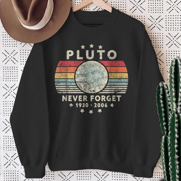 Never Forget Pluto Retro Style Vintage Science Sweatshirt Geschenke für alte Frauen
