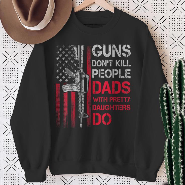 Herren Waffen Töten Keine Menschenäter Mit Hübschen Töchtern Humor Papa Sweatshirt Geschenke für alte Frauen