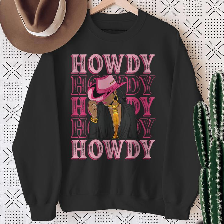 Howdy Retro Western Black Cowgirl African American Women Sweatshirt Gifts for Old Women