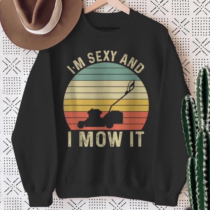 I'm Sexy And I Mow It Lustiger Reitmäher Mähkunst Für Papa Sweatshirt Geschenke für alte Frauen