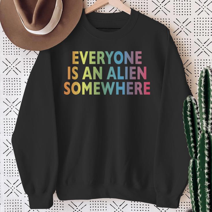 Jeder Ist Ein Alien Somewhere Sweatshirt Geschenke für alte Frauen