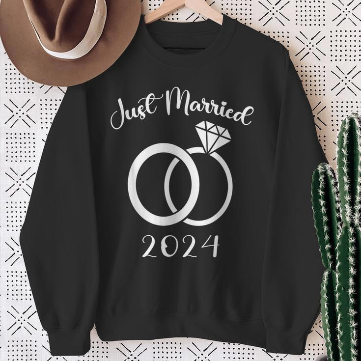 Just Married 2024 Wedding Rings Matching Couple Newlyweds Sweatshirt Gifts for Old Women