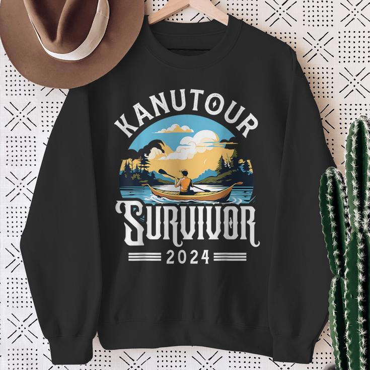 Kanufahrer Kanu Kanutour Survivor 2024 Sweatshirt Geschenke für alte Frauen