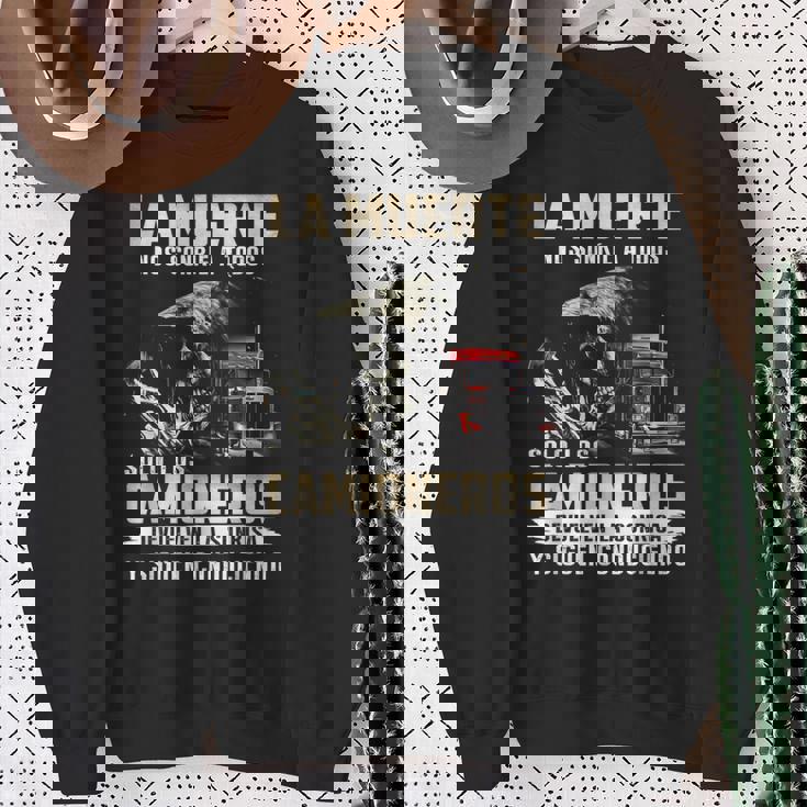 La Muerte Nos Sonríe A Todos Solo Los Camioneros Devuelven Camisa de entrenamiento Regalos para ancianas