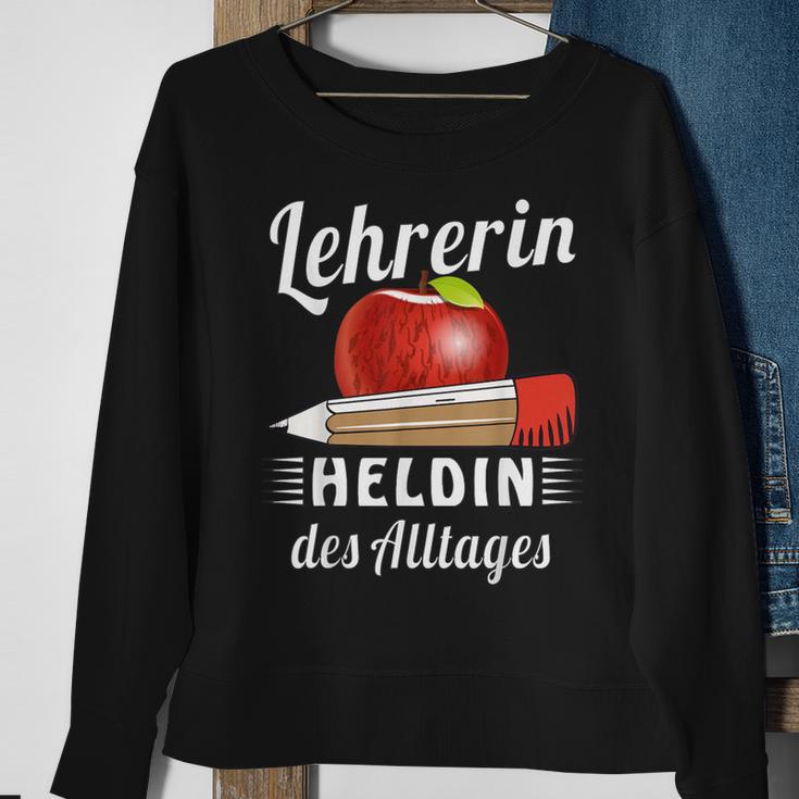 Lehrerin Des Alltages Black Sweatshirt Geschenke für alte Frauen