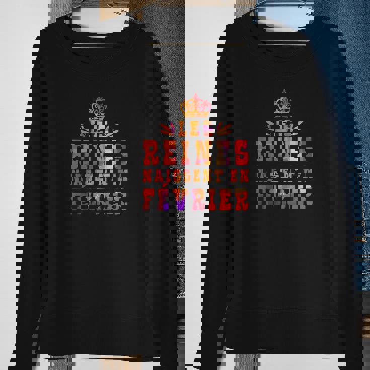 Les Reines Naissent En Fevrier Sweater e Cadeaux pour les femmes âgées