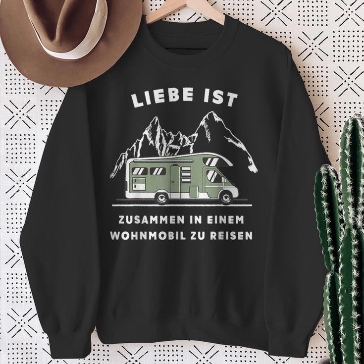 Liebe Ist Und Mit Dem Wohnmobil Zu Reisen Camper S Sweatshirt Geschenke für alte Frauen