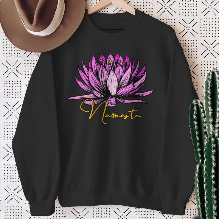 Lotusblüte Namaste Schwarzes Sweatshirt, Entspannendes Yoga-Motiv Tee Geschenke für alte Frauen