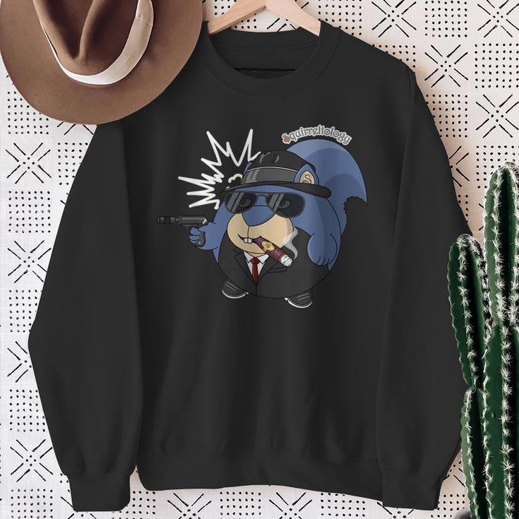 Lustiges Gangster-Eichhörnchen Mit Pistole Sweatshirt Geschenke für alte Frauen