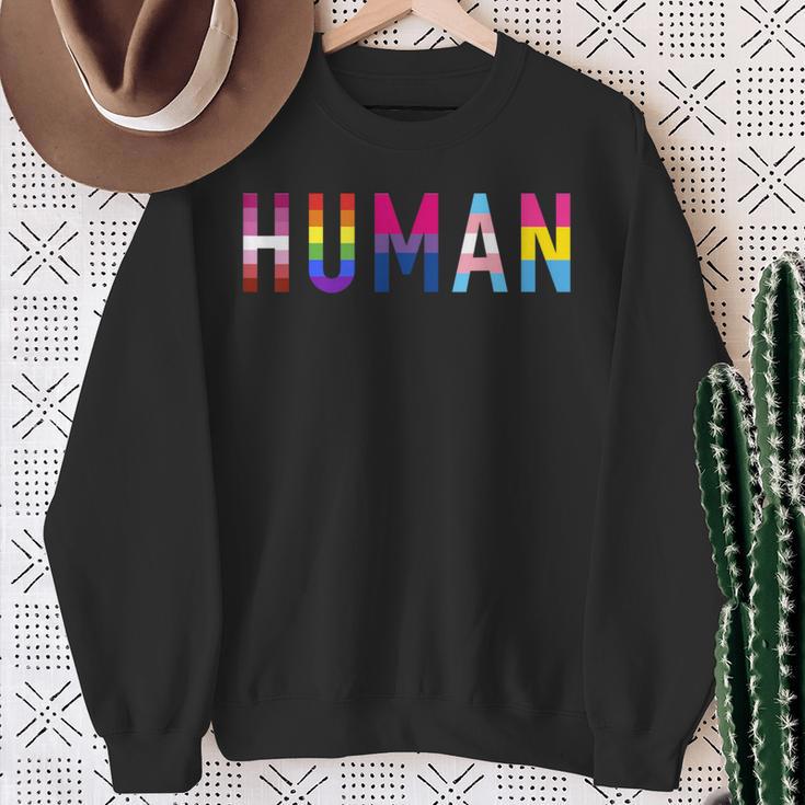 Man With Lesbian Gay Bi Transgender And Pan Flag Sweatshirt Geschenke für alte Frauen