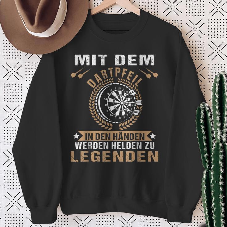 Mit Dem Dartpfeil In Den Hands Werden Helden Zu Legends Sweatshirt Geschenke für alte Frauen