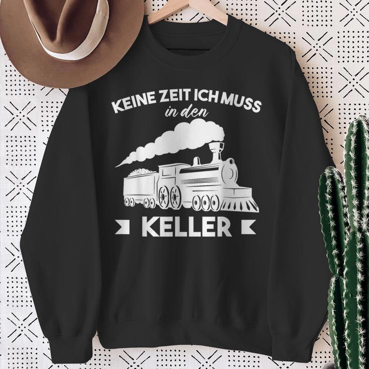 Modellbahn Ich Muss In Keller Sweatshirt Geschenke für alte Frauen