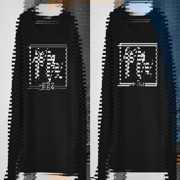 Mr Est 2024 Just Married Wedding Hubby Mr & Mrs Sweatshirt Gifts for Old Women