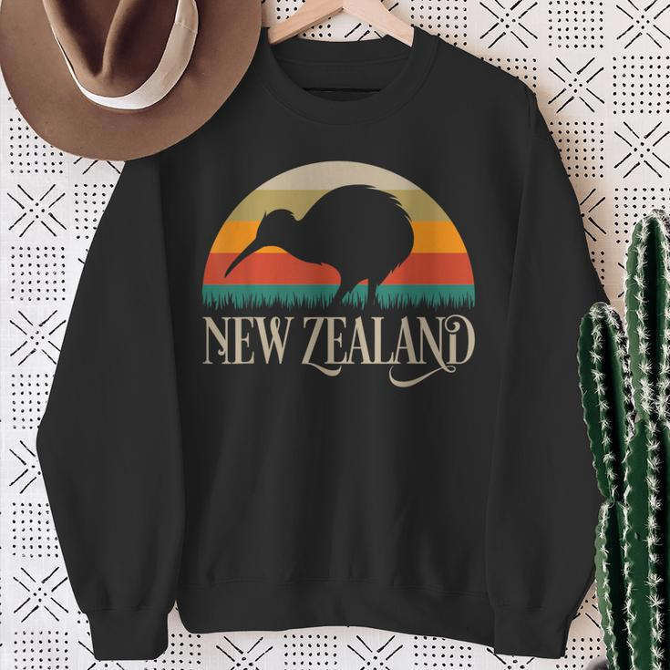 New Zealand Kiwi Vintage Bird Nz Travel Kiwis New Zealander Sweatshirt Gifts for Old Women