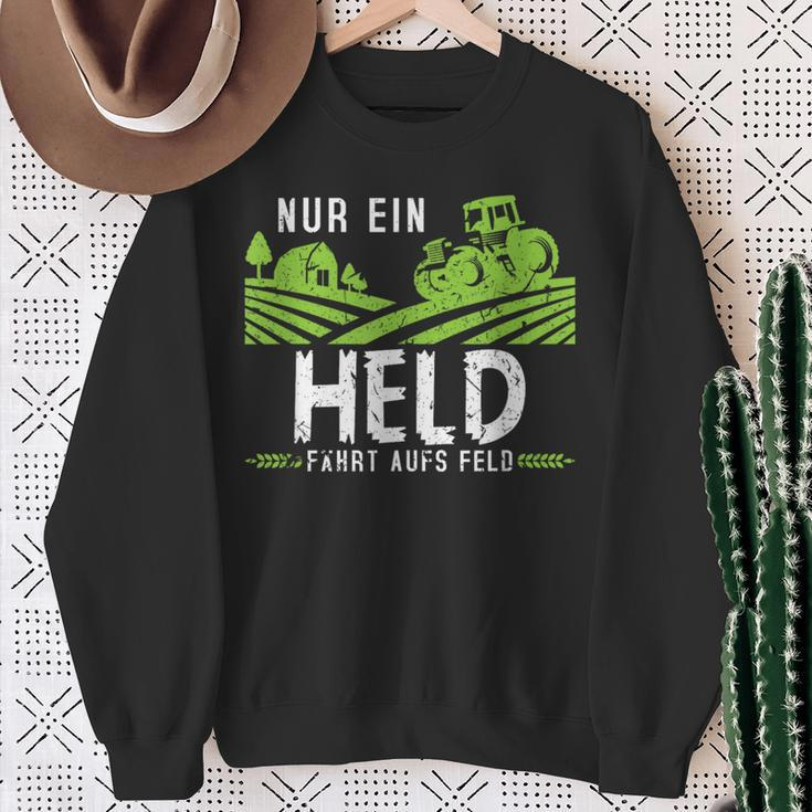 Nur Ein Held Fährt Aufs Feld Tractor Tractor Sweatshirt Geschenke für alte Frauen