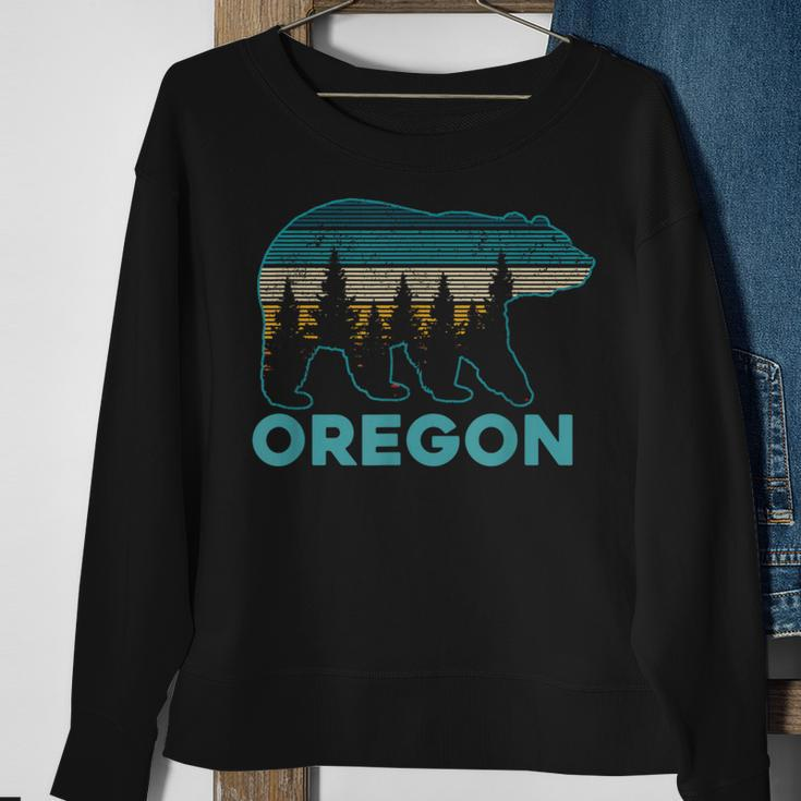Oregon Vintage Grizzly Bear Nature Hiking Souvenir Sweatshirt Gifts for Old Women