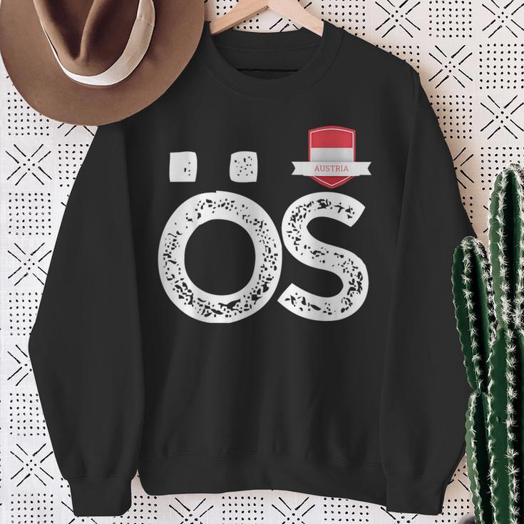 Österreich Menschenflagge Buchstaben Ö Und S Österreich Österreich Sweatshirt Geschenke für alte Frauen