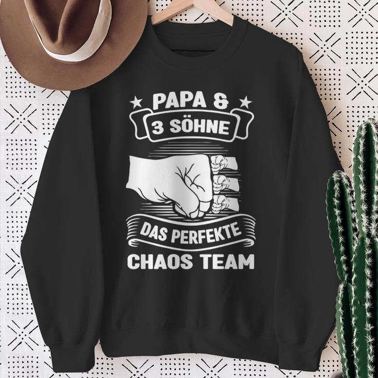 Papa & 3 Söhne Chaos Team Papa 3 Söhne Sweatshirt Geschenke für alte Frauen