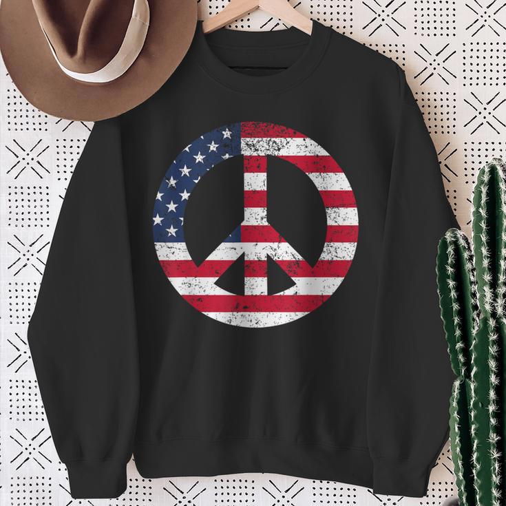 Peace Sign Patriotic Usa Flag Peace & Love Sweatshirt Gifts for Old Women