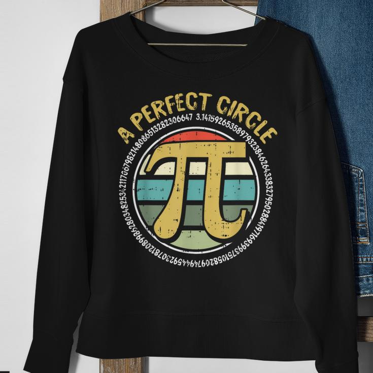 Perfect Circle Pi Day Retro Math Symbols Number Teacher Sweatshirt Gifts for Old Women