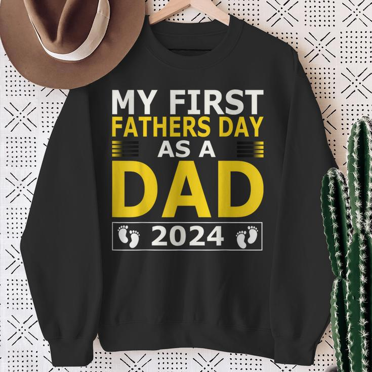 Proud Papa 1St Father’S Day 2024 & Grandpa Est 2024 Sweatshirt Gifts for Old Women