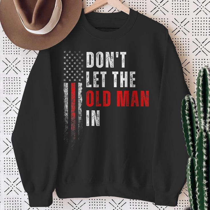 Retro Don't Let The Old Man In Vintage American Flag Sweatshirt Gifts for Old Women