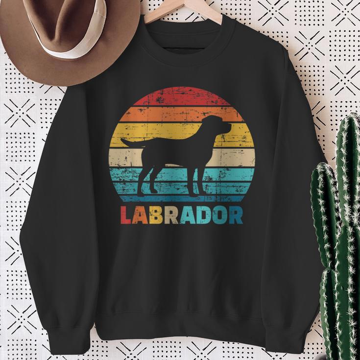 Retro Labrador Silhouette Sweatshirt im Sonnenuntergang Design Geschenke für alte Frauen