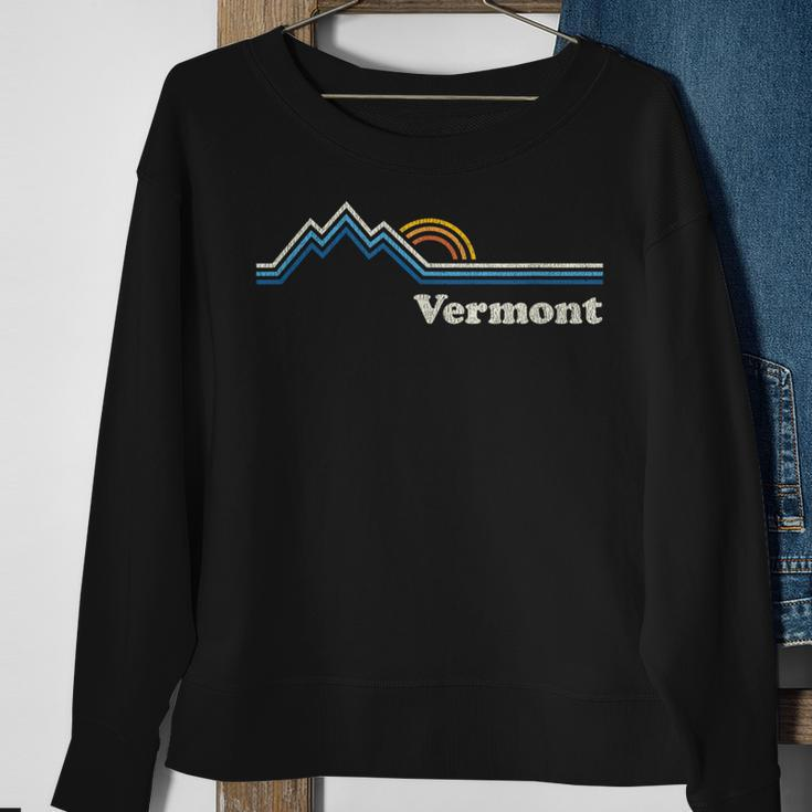 Retro VermontVintage Sunrise Mountains Sweatshirt Gifts for Old Women