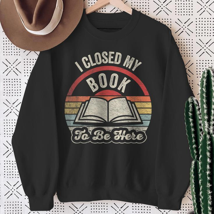 Retro Vintage I Closed My Book To Be Here Book Lover Reading Sweatshirt Gifts for Old Women