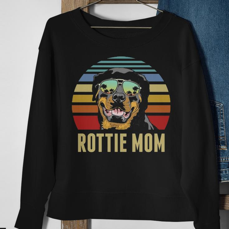 Rottie Mom Rottweiler Dog Vintage Retro Sunset Beach Vibe Sweatshirt Gifts for Old Women