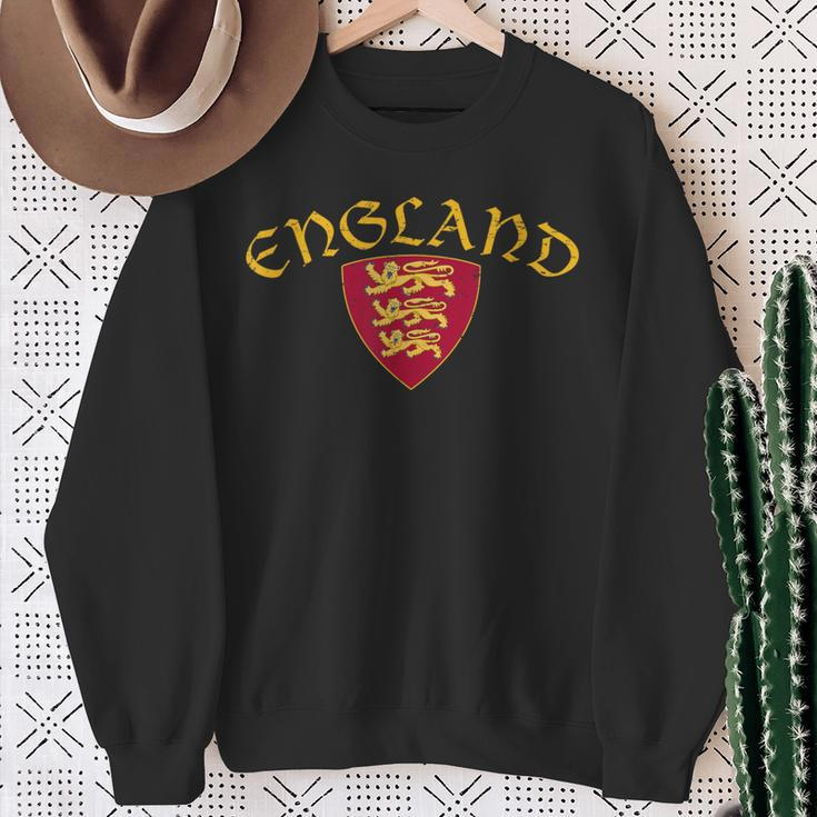 Royal Arms Of Englandintage Sweatshirt Geschenke für alte Frauen