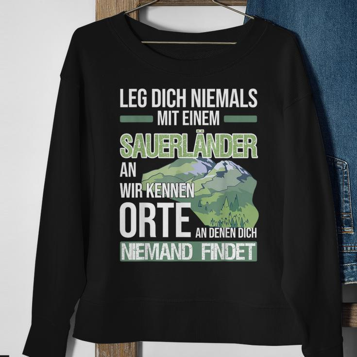 Sauerland Schwarzes Sweatshirt - Niemals mit Einem Sauerländer Anlegen Geschenke für alte Frauen