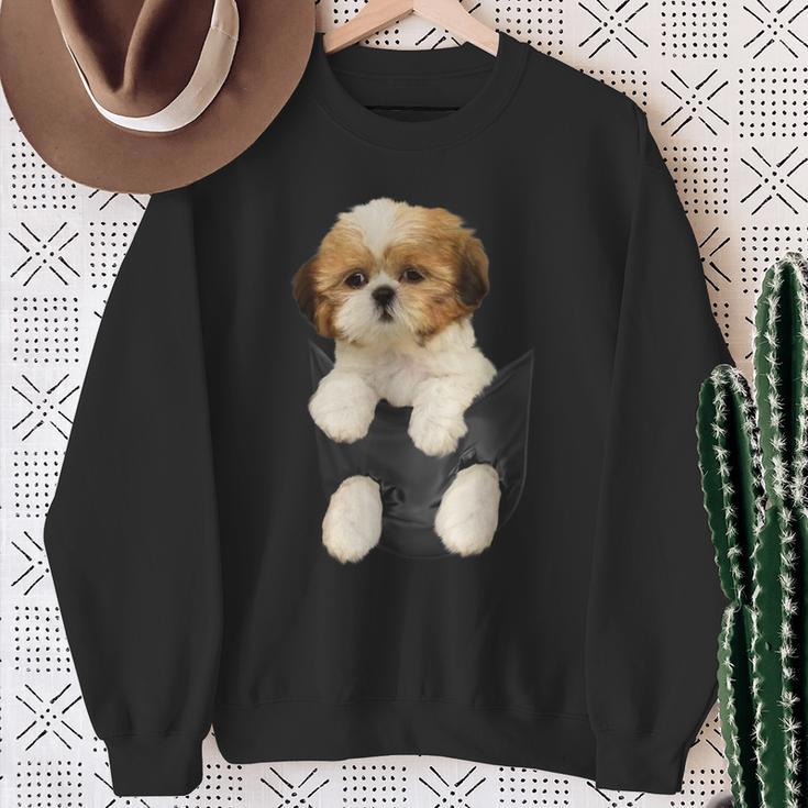 Shih Tzu Puppy In Pocket Sweatshirt Geschenke für alte Frauen