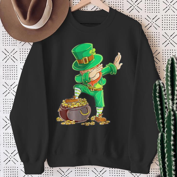 St Patrick's Day Dabbing Leprechaun Boys Dab Dance Sweatshirt Gifts for Old Women