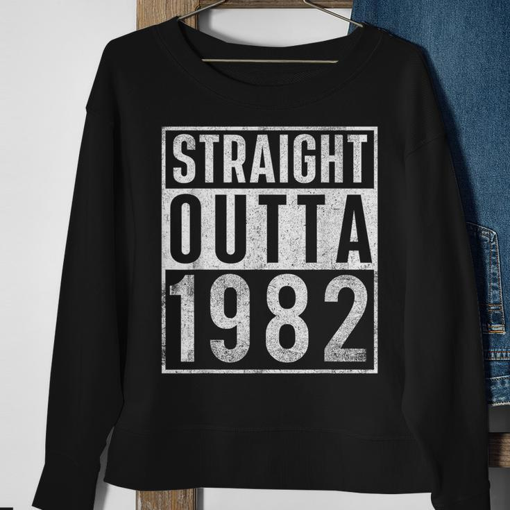 Straight Outta 1982 Year Of Birth Birthday Sweatshirt Gifts for Old Women