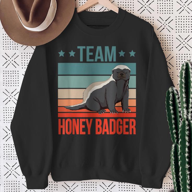 Team Honey Dachs Ratel Honey Badger Sweatshirt Geschenke für alte Frauen