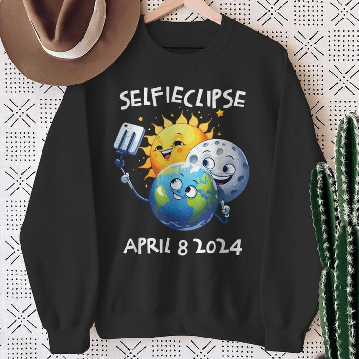 Total Solar Eclipse 2024 Selfieclipse Sun Moon Earth Selfie Sweatshirt Gifts for Old Women