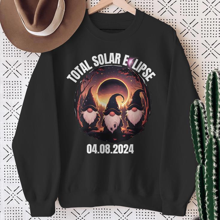 Total Solar Eclipse Gnome Gnomes Totality Party 2024 Sweatshirt Gifts for Old Women