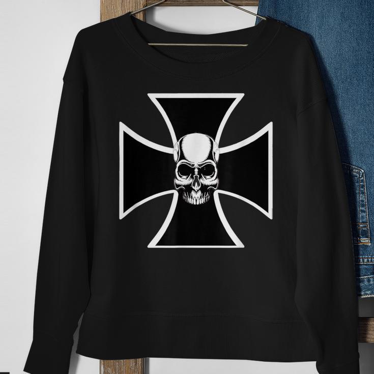 Totenkopf und Kreuz Herren Sweatshirt, Schwarzes Gothic Design Geschenke für alte Frauen