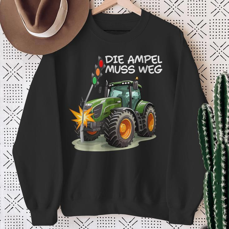 With Traktor Rammt Ampel Die Ampel Muss Weg Sweatshirt Geschenke für alte Frauen