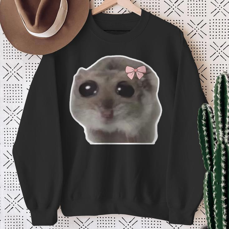 Trauriger Hamster Meme Hamster Mit Tränenden Augen Sweatshirt Geschenke für alte Frauen